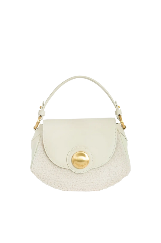 Bolsa de mão em couro legítimo na cor areia com fecho refinado e alças estruturadas, design sofisticado e funcional ideal para o dia a dia.
