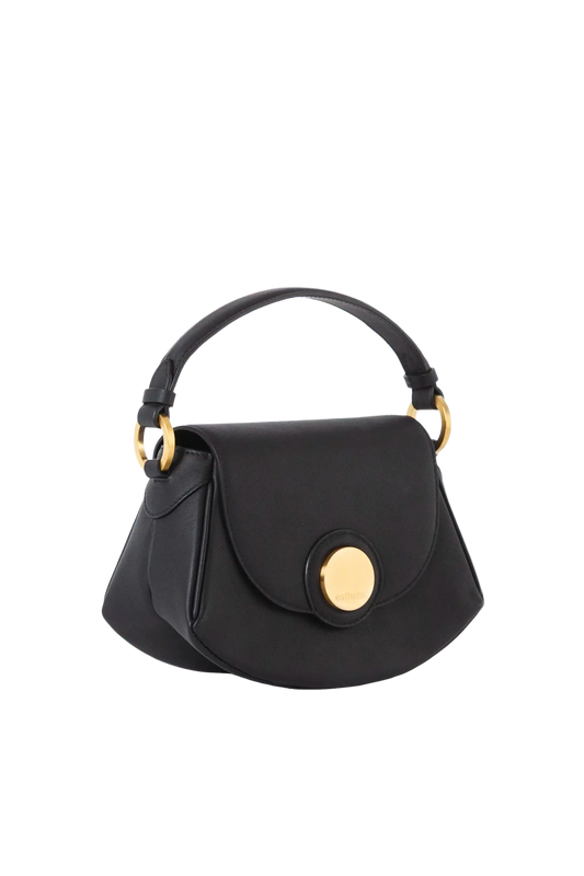 Bolsa tiracolo em couro legítimo na cor preta com fechamento seguro e alça ajustável confortável, design sofisticado e funcional ideal para o dia a dia.