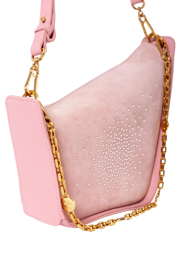 Bolsa em camurça na cor com tom elegante com fechamento por zíper e alça de ombro confortável, design sofisticado e funcional ideal para o dia a dia.
