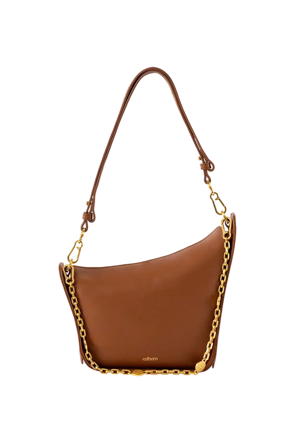 Bolsa em couro legítimo na cor marrom claro com fechamento por zíper e alça de ombro confortável, design sofisticado e funcional ideal para o dia a dia.