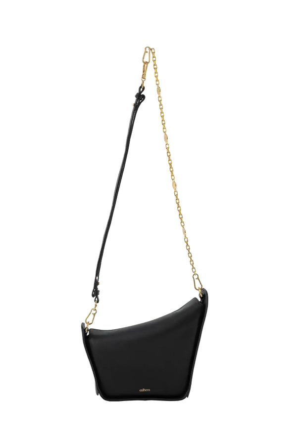Bolsa em couro legítimo na cor preta com fechamento por zíper e alça de ombro confortável, design sofisticado e funcional ideal para o dia a dia.