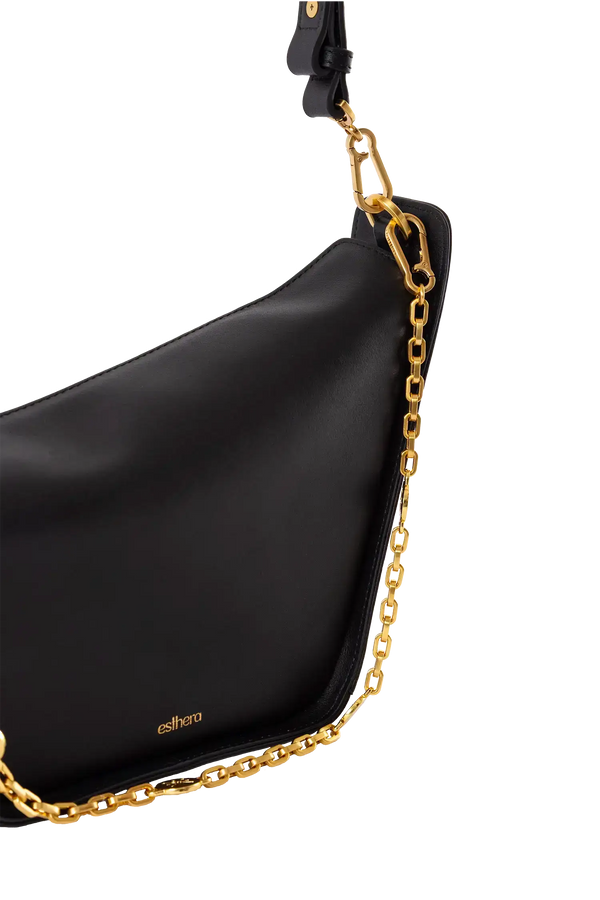 Bolsa em couro legítimo na cor preta com fechamento por zíper e alça de ombro confortável, design sofisticado e funcional ideal para o dia a dia.