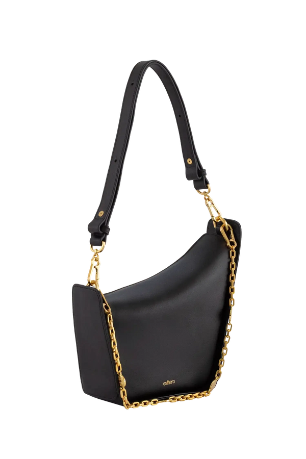 Bolsa em couro legítimo na cor preta com fechamento por zíper e alça de ombro confortável, design sofisticado e funcional ideal para o dia a dia.