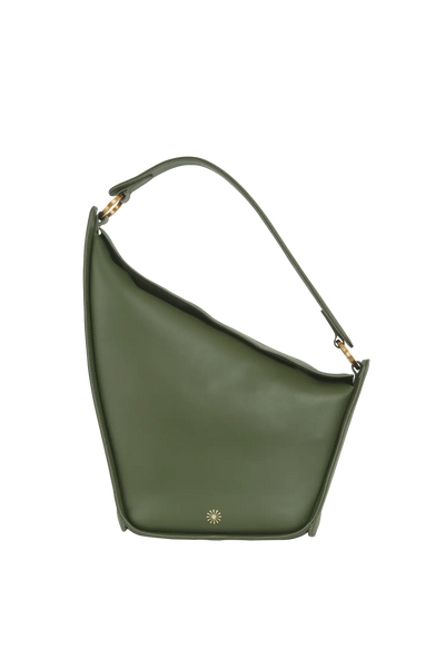 Bolsa de ombro em couro legítimo na cor preta com fechamento seguro e alça ajustável confortável, design sofisticado e funcional ideal para o dia a dia.