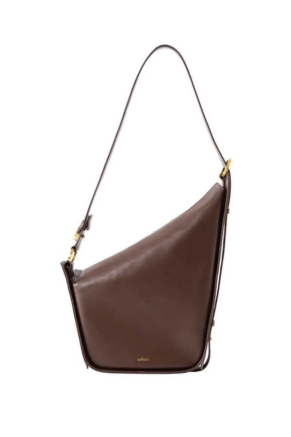 Bolsa em couro legítimo na cor marrom claro com fechamento por zíper e alça de ombro confortável, design sofisticado e funcional ideal para o dia a dia.