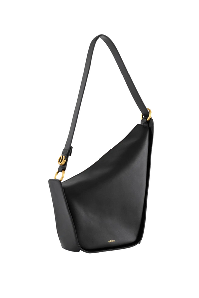Bolsa em couro legítimo na cor preta com fechamento por zíper e alça de ombro confortável, design sofisticado e funcional ideal para o dia a dia.