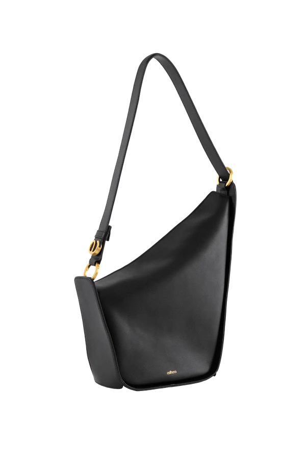 Bolsa em couro legítimo na cor preta com fechamento por zíper e alça de ombro confortável, design sofisticado e funcional ideal para o dia a dia.