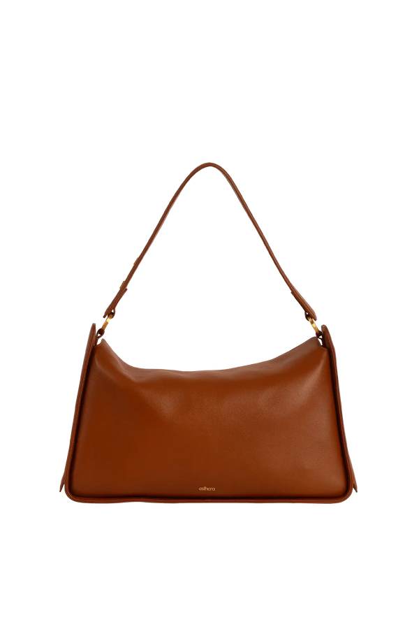 Bolsa de ombro em couro legítimo na cor marrom claro com fechamento por zíper e alça de ombro confortável, design sofisticado e funcional ideal para o dia a dia.
