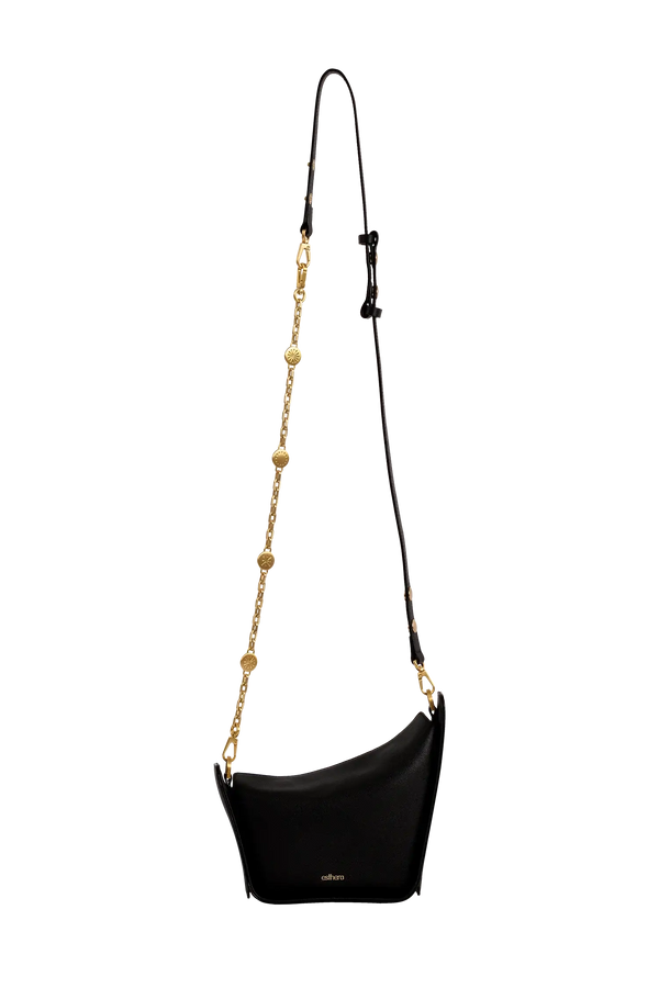 Bolsa tiracolo em couro legítimo na cor preta com fechamento seguro e alça ajustável confortável, design sofisticado e funcional ideal para o dia a dia.