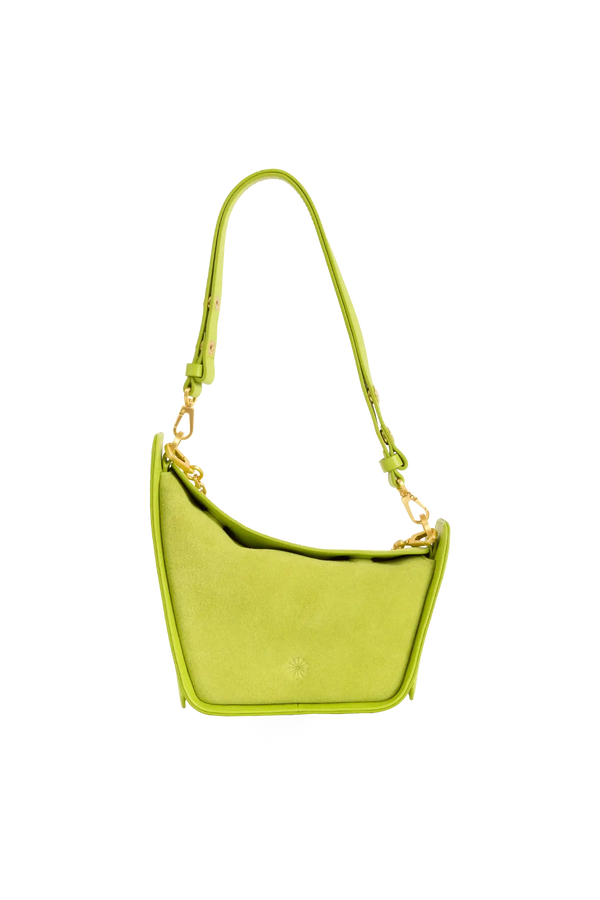 Bolsa tiracolo em couro legítimo na cor com tom elegante com fechamento seguro e alça ajustável confortável, design sofisticado e funcional ideal para o dia a dia.