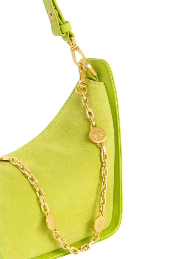 Bolsa tiracolo em couro legítimo na cor com tom elegante com fechamento seguro e alça ajustável confortável, design sofisticado e funcional ideal para o dia a dia.