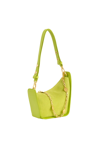 Bolsa tiracolo em couro legítimo na cor com tom elegante com fechamento seguro e alça ajustável confortável, design sofisticado e funcional ideal para o dia a dia.