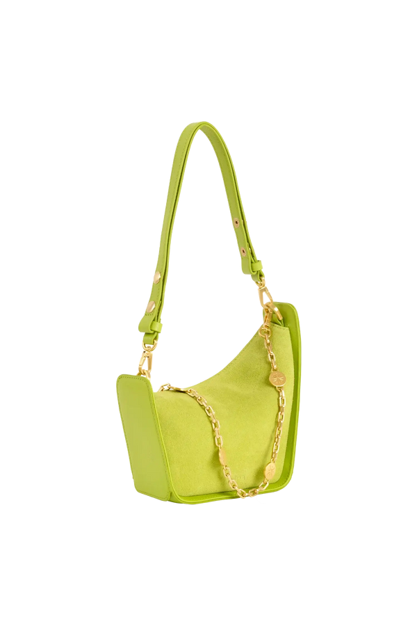 Bolsa tiracolo em couro legítimo na cor com tom elegante com fechamento seguro e alça ajustável confortável, design sofisticado e funcional ideal para o dia a dia.