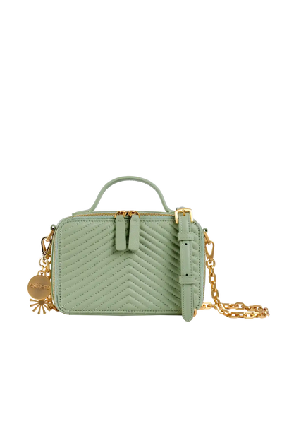 Bolsa verde menta com costura em V e corrente dourada, design sofisticado e funcional