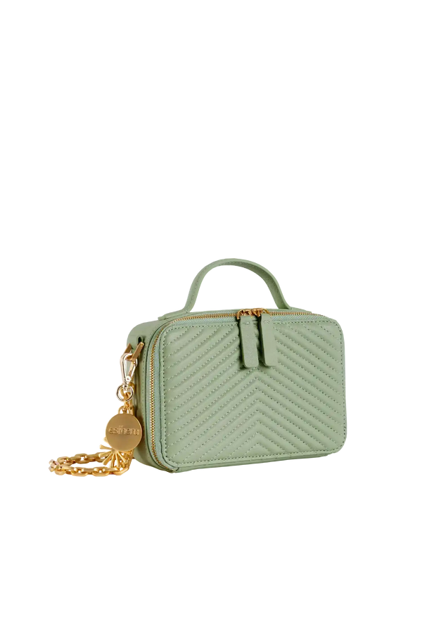 Bolsa verde menta com costura em V e detalhes dourados, design brasileiro sofisticado
