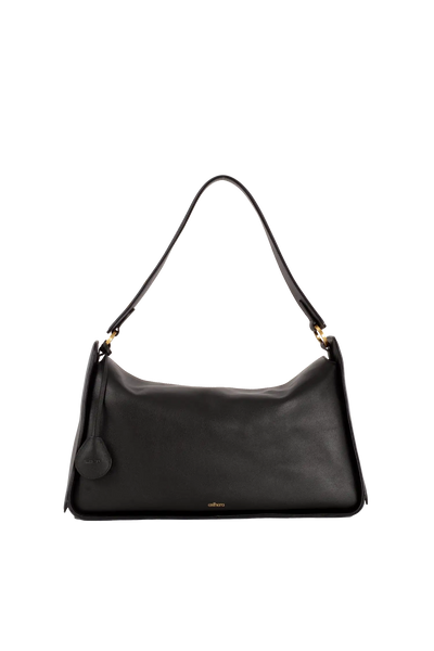 Bolsa de ombro em couro legítimo na cor preta com fechamento por zíper e alça de ombro confortável, design sofisticado e funcional ideal para o dia a dia.