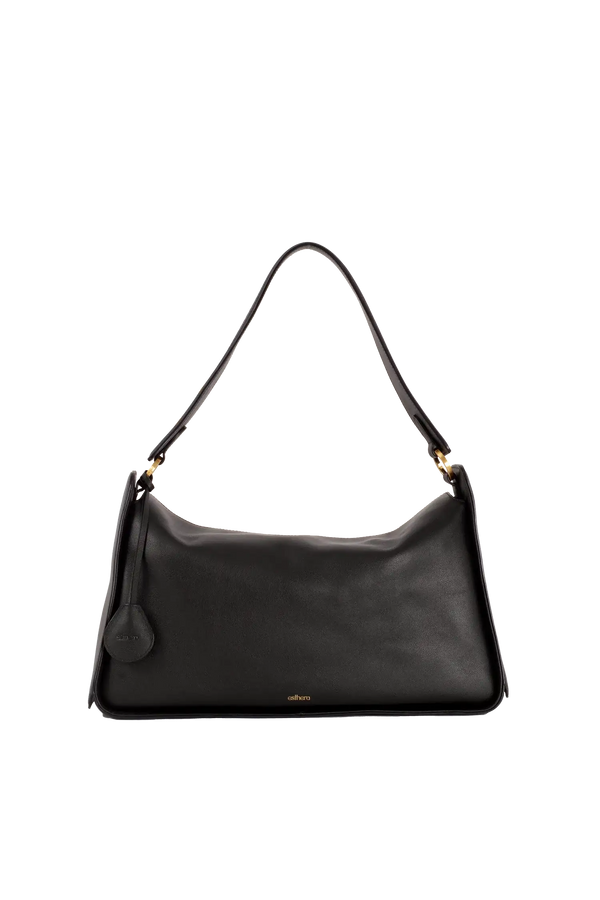 Bolsa de ombro em couro legítimo na cor preta com fechamento por zíper e alça de ombro confortável, design sofisticado e funcional ideal para o dia a dia.
