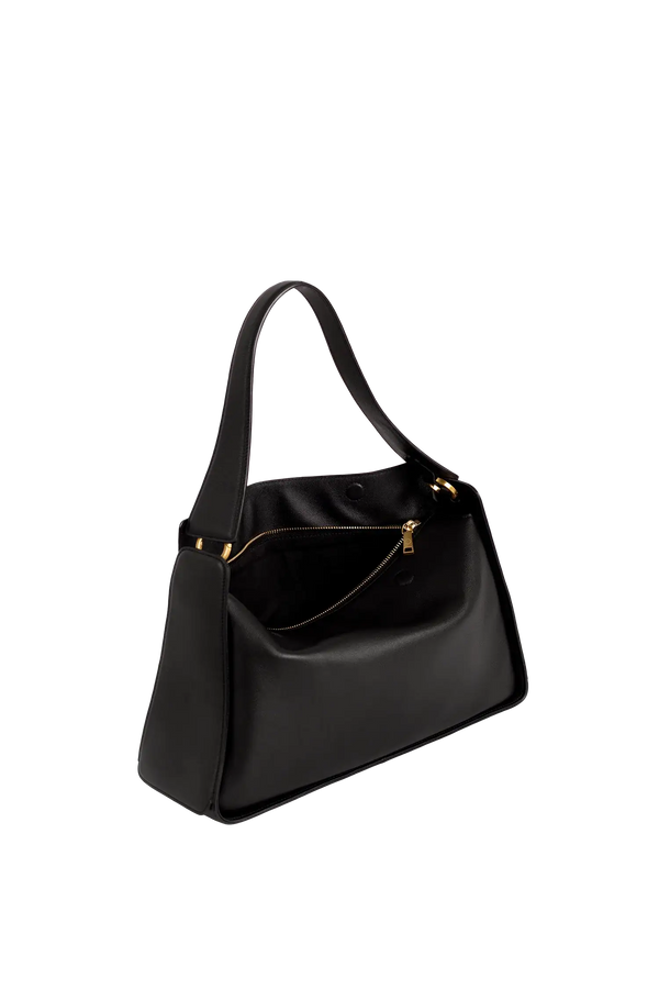 Bolsa de ombro em couro legítimo na cor preta com fechamento por zíper e alça de ombro confortável, design sofisticado e funcional ideal para o dia a dia.