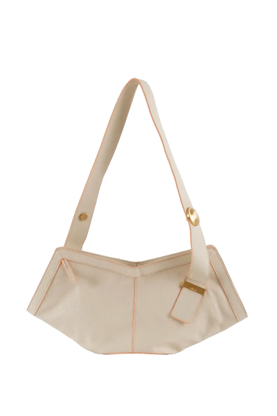Bolsa de ombro bege com detalhes em rosa e metal dourado, design moderno e sofisticado para uso diário