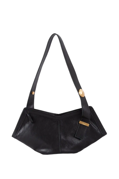 Bolsa preta elegante com detalhes dourados e design moderno