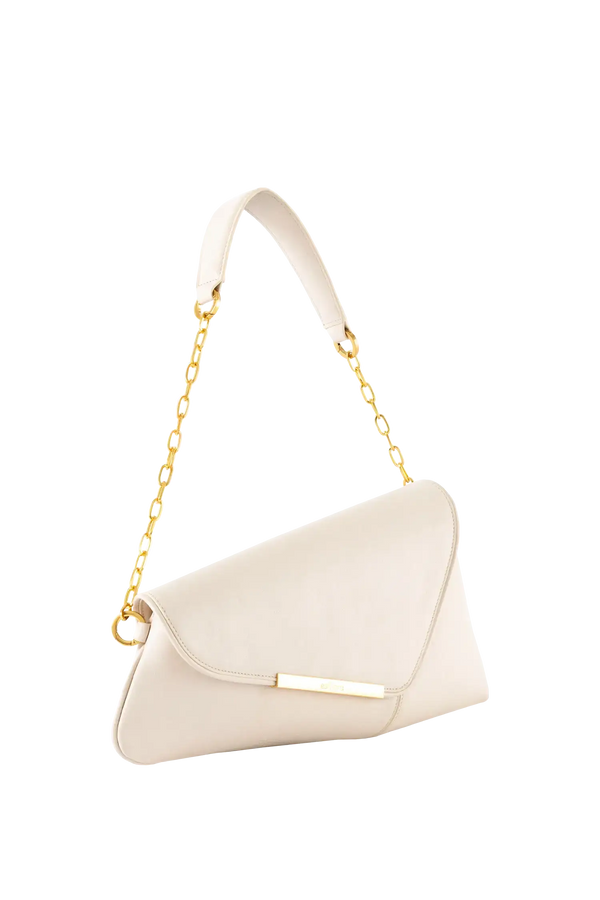 Bolsa de ombro em couro legítimo na cor areia com fecho refinado e alças estruturadas, design sofisticado e funcional ideal para o dia a dia.