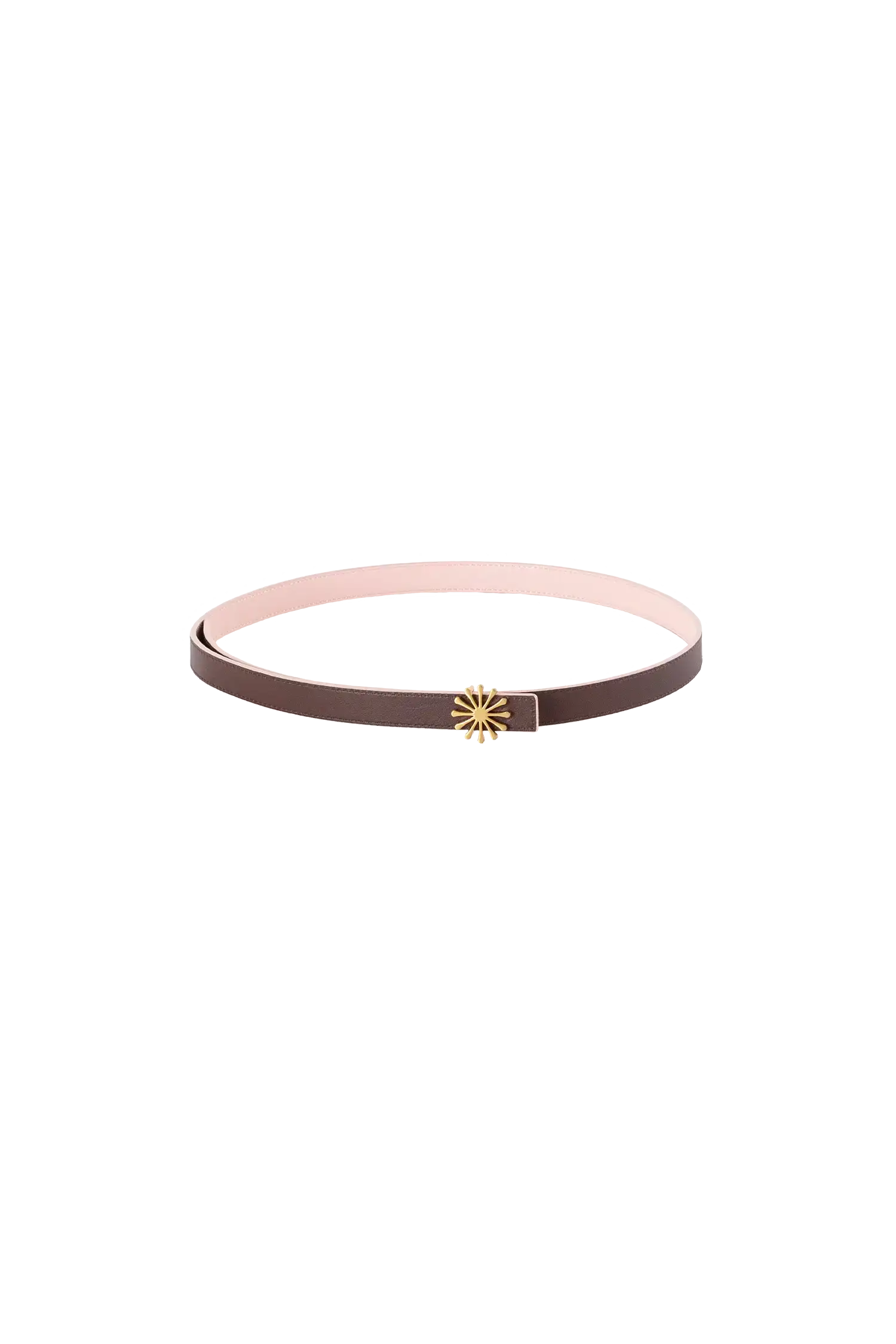 Cinto de couro de 20mm na cor marrom com fivela metálica dourada elegante com acabamento com costuras reforçadas, estética refinada e funcional, perfeito para elevar o look do dia a dia com um toque de luxo.