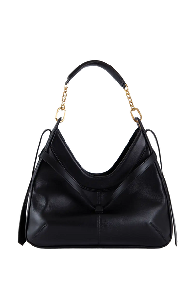 Bolsa preta de couro com alça de corrente dourada e design moderno, ideal para looks sofisticados e funcionais.