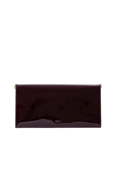 Bolsa em couro legítimo na cor burgundy com fechamento seguro e alça ajustável confortável, design sofisticado e funcional ideal para o dia a dia.