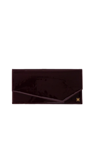 Bolsa em couro legítimo na cor burgundy com fechamento seguro e alça ajustável confortável, design sofisticado e funcional ideal para o dia a dia.