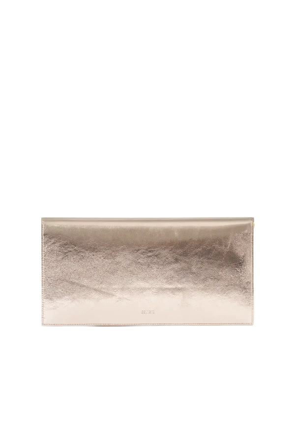 Bolsa em couro legítimo na cor com tom elegante com fechamento seguro e alça ajustável confortável, design sofisticado e funcional ideal para o dia a dia.