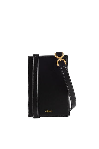 Bolsa de ombro em couro legítimo na cor preta com fechamento seguro e alça ajustável confortável, design sofisticado e funcional ideal para o dia a dia.