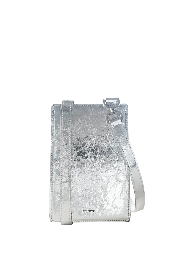 Bolsa de ombro em couro legítimo na cor com tom elegante com fechamento seguro e alça ajustável confortável, design sofisticado e funcional ideal para o dia a dia.