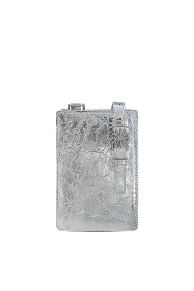 Bolsa de ombro em couro legítimo na cor com tom elegante com fechamento seguro e alça ajustável confortável, design sofisticado e funcional ideal para o dia a dia.