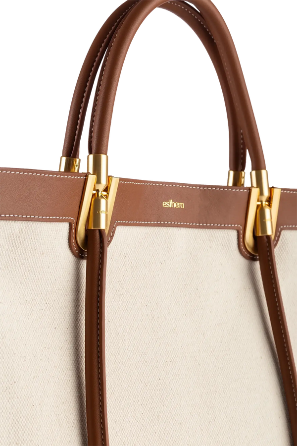 Bolsa de mão em couro legítimo na cor com tom elegante com fechamento seguro e alça ajustável confortável, design sofisticado e funcional ideal para o dia a dia.