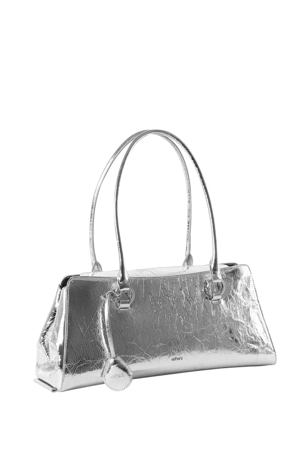 Bolsa de ombro em couro legítimo na cor com tom elegante com fechamento seguro e alça ajustável confortável, design sofisticado e funcional ideal para o dia a dia.