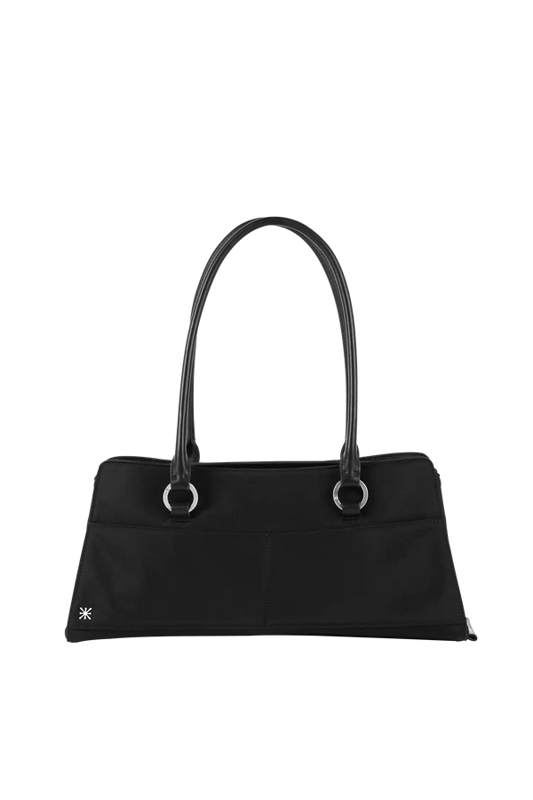 Bolsa de ombro em couro legítimo na cor preta com fechamento seguro e alça ajustável confortável, design sofisticado e funcional ideal para o dia a dia.
