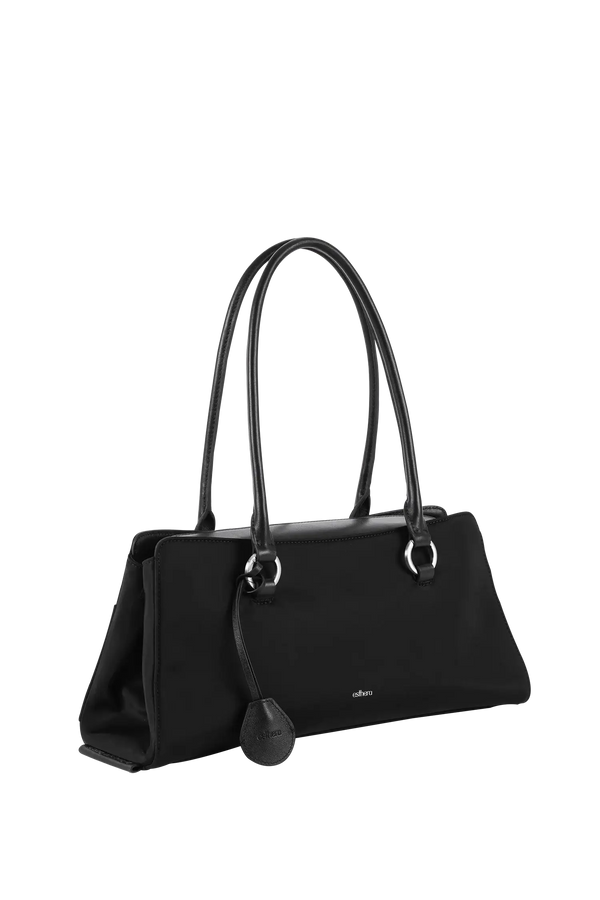 Bolsa de ombro em couro legítimo na cor preta com fechamento seguro e alça ajustável confortável, design sofisticado e funcional ideal para o dia a dia.