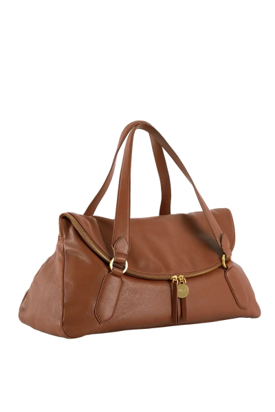 Bolsa marrom de couro com alças longas e detalhes dourados, design sofisticado e funcional