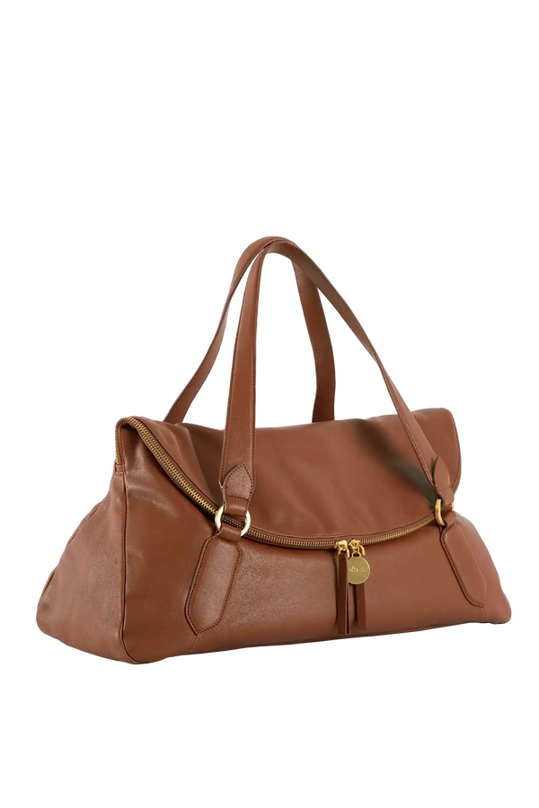 Bolsa marrom de couro com alças longas e detalhes dourados, design sofisticado e funcional