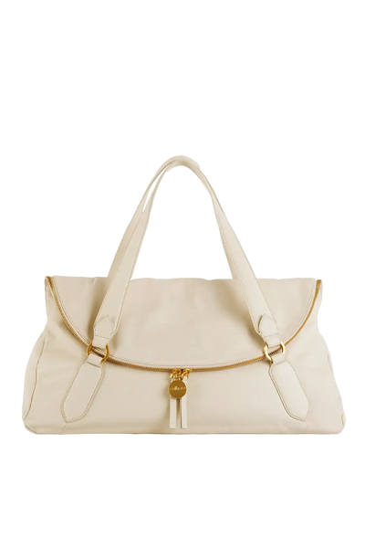 Bolsa branca com zíper dourado e alças elegantes, design sofisticado e funcional