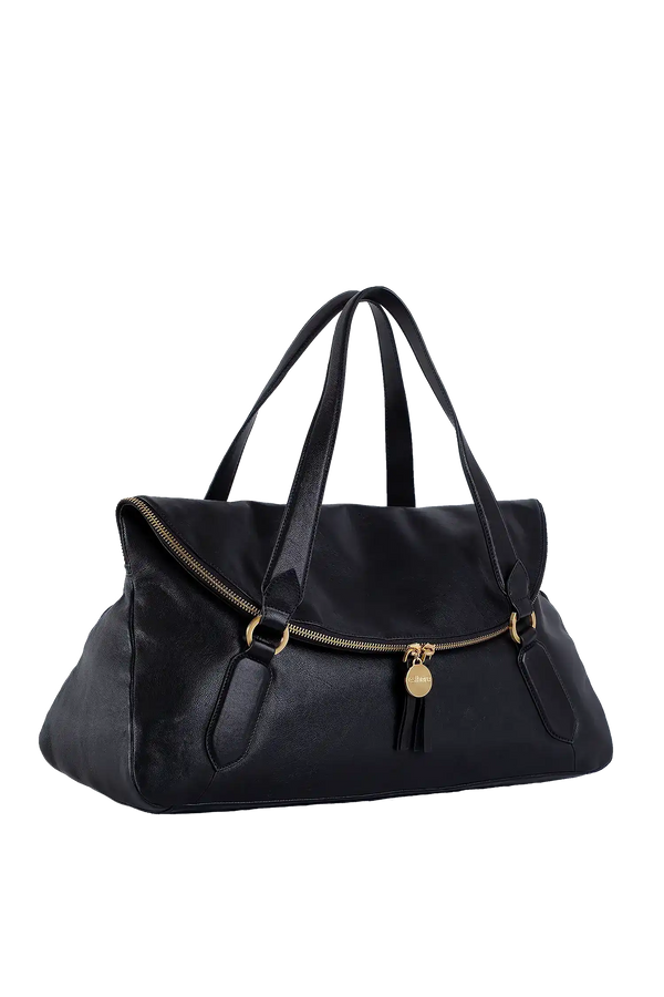 Bolsa preta elegante com detalhes dourados e design funcional para uso diário