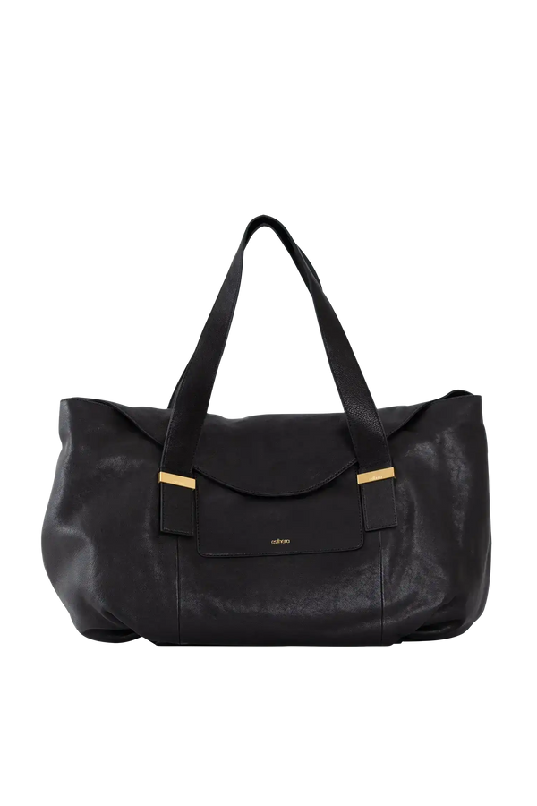 Bolsa preta de couro com detalhes dourados e design sofisticado