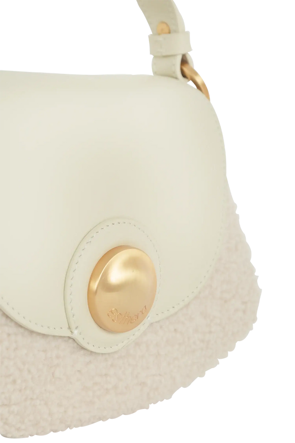 Bolsa de mão em couro legítimo na cor areia com fecho refinado e alças estruturadas, design sofisticado e funcional ideal para o dia a dia.
