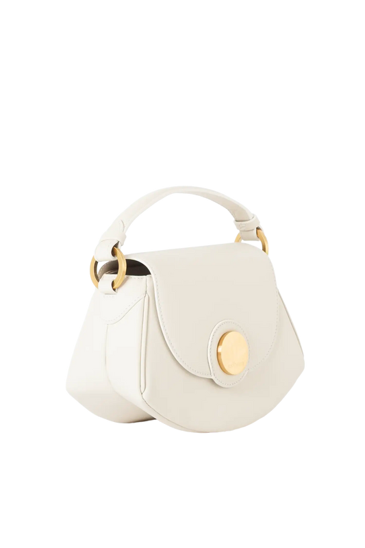 Bolsa tiracolo em couro legítimo na cor areia com fechamento seguro e alça ajustável confortável, design sofisticado e funcional ideal para o dia a dia.