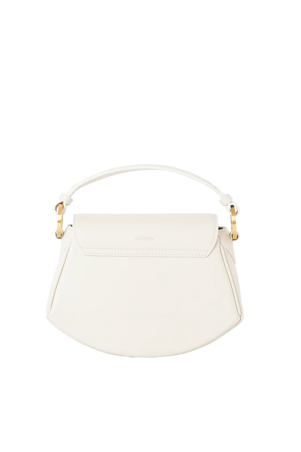 Bolsa tiracolo em couro legítimo na cor areia com fechamento seguro e alça ajustável confortável, design sofisticado e funcional ideal para o dia a dia.