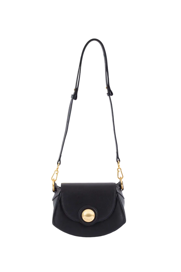 Bolsa preta com alça longa e detalhe dourado, design sofisticado e funcional para uso diário