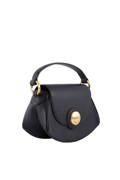 Bolsa preta elegante com detalhes dourados e alça de mão, design sofisticado e funcional