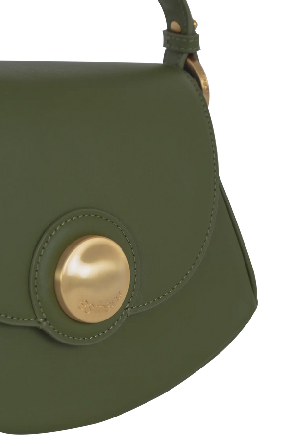 Bolsa de mão em couro legítimo na cor com tom elegante com fecho refinado e alças estruturadas, design sofisticado e funcional ideal para o dia a dia.