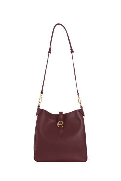 Bolsa de ombro em couro legítimo na cor burgundy com fecho refinado e alças estruturadas, design sofisticado e funcional ideal para o dia a dia.
