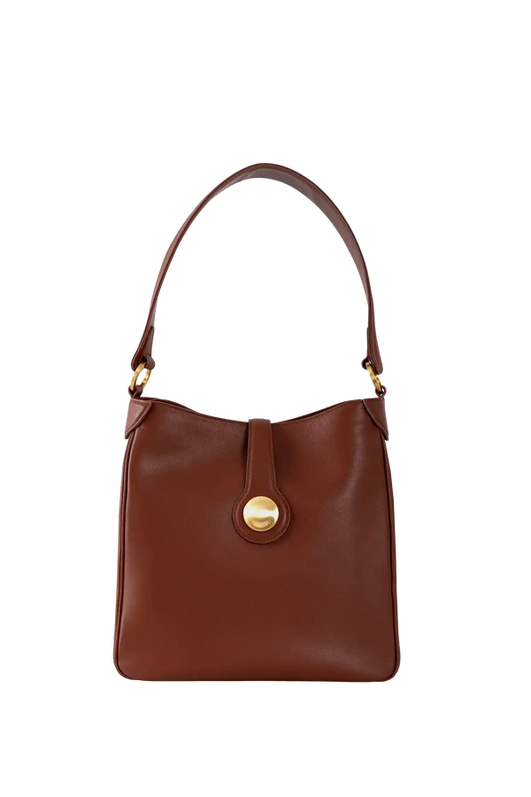 Bolsa marrom com detalhe dourado e alça de mão, design sofisticado e funcional